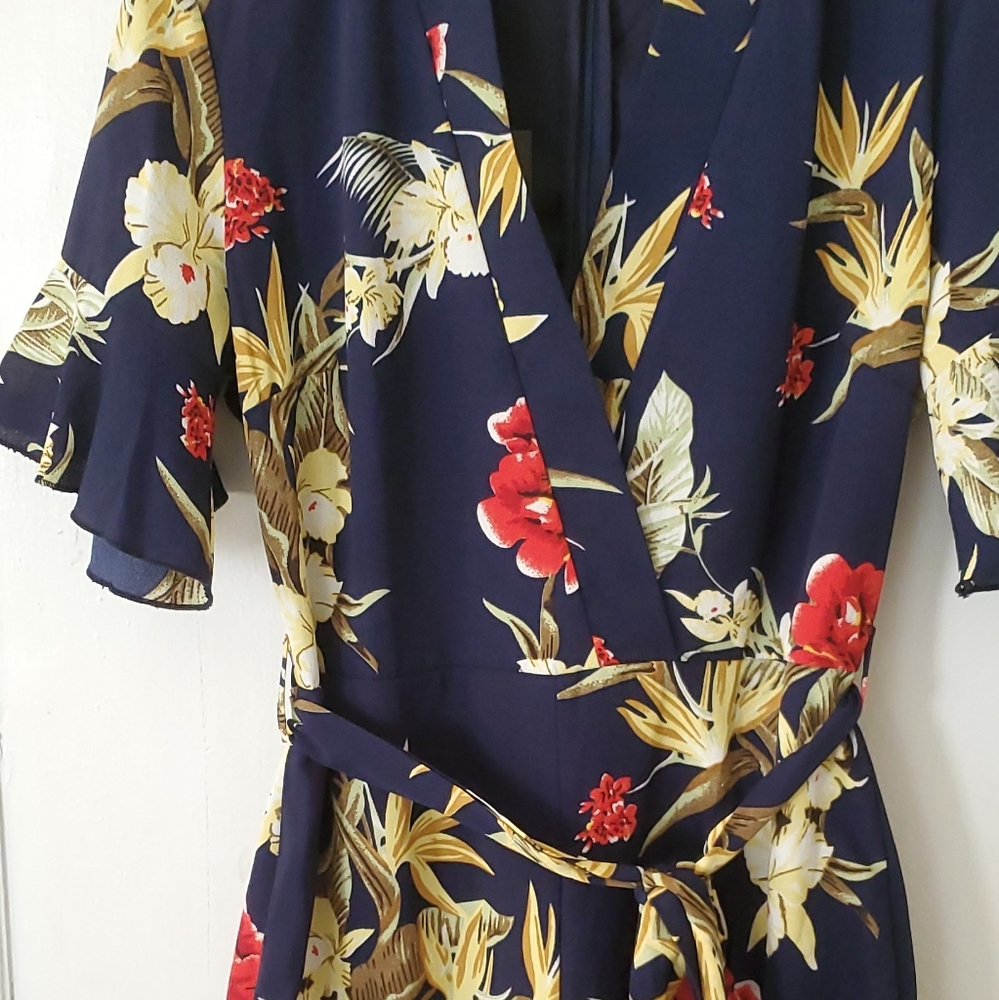 Tropical romper with belt - Picture 2 of 4